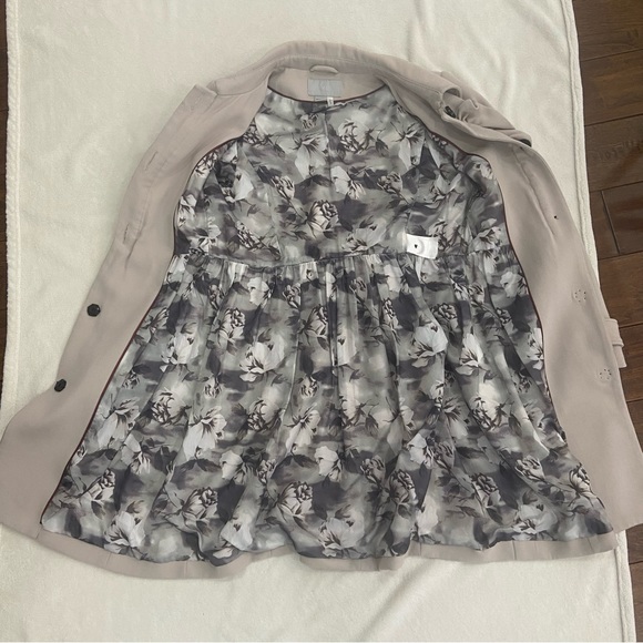 H&M Medium Length Size 6 Light Grey Coat - Picture 2 of 9